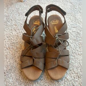 Clarks Women's Tan Strappy Sandals